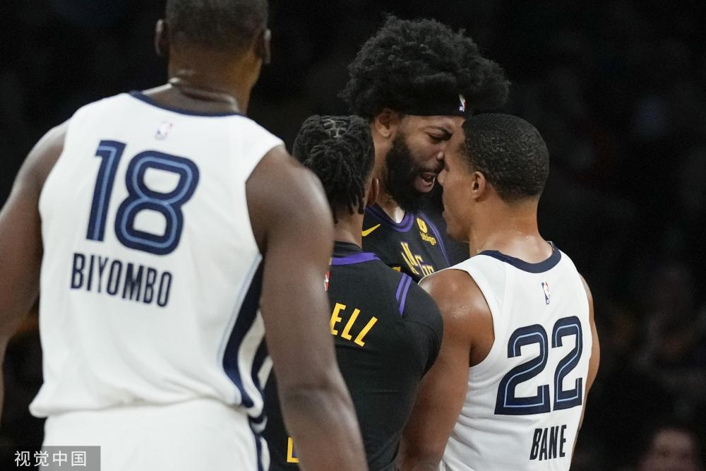 终于高举起 终于高举起